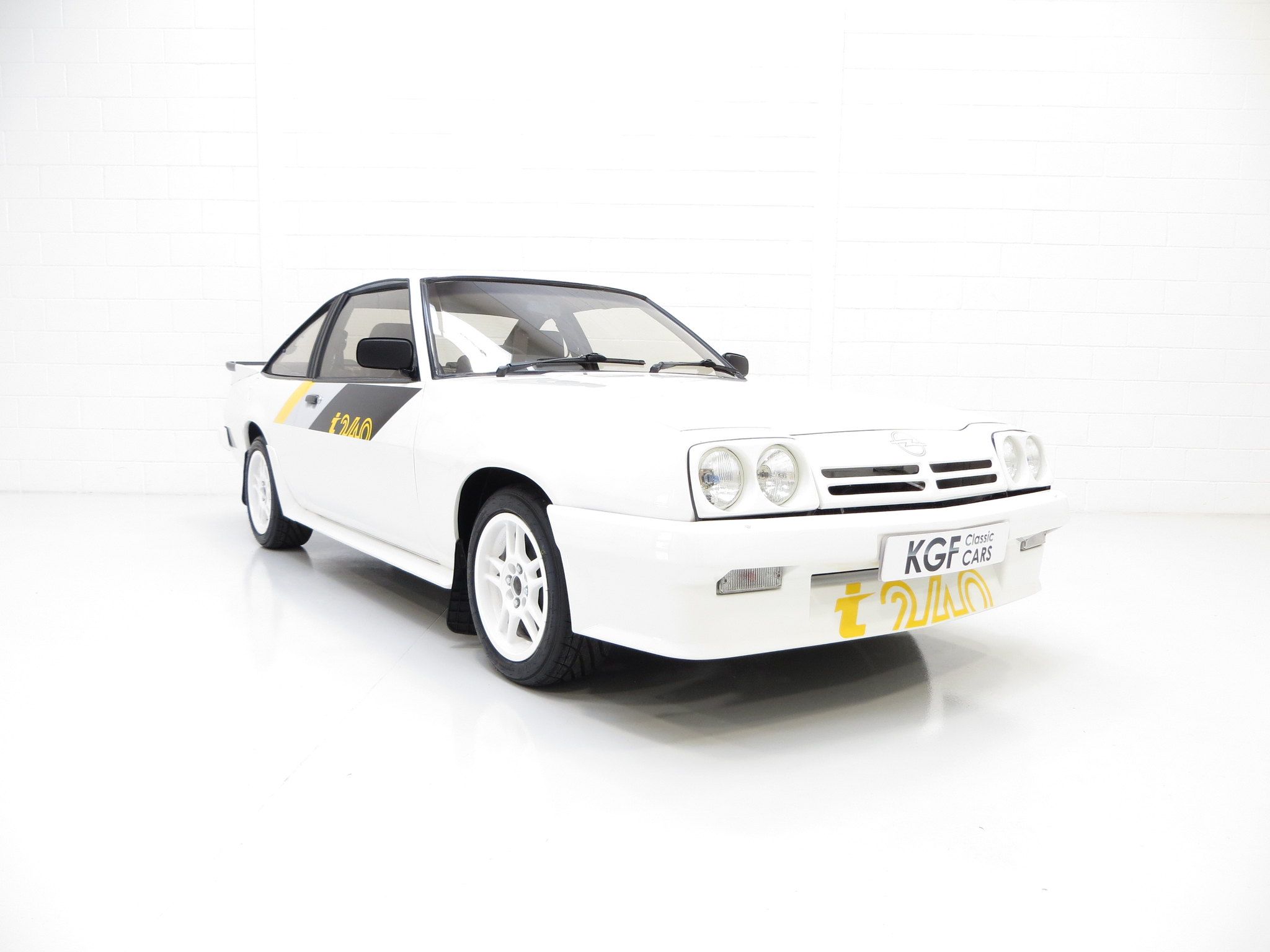 Opel Manta i240 Coupe Recreation – KGF