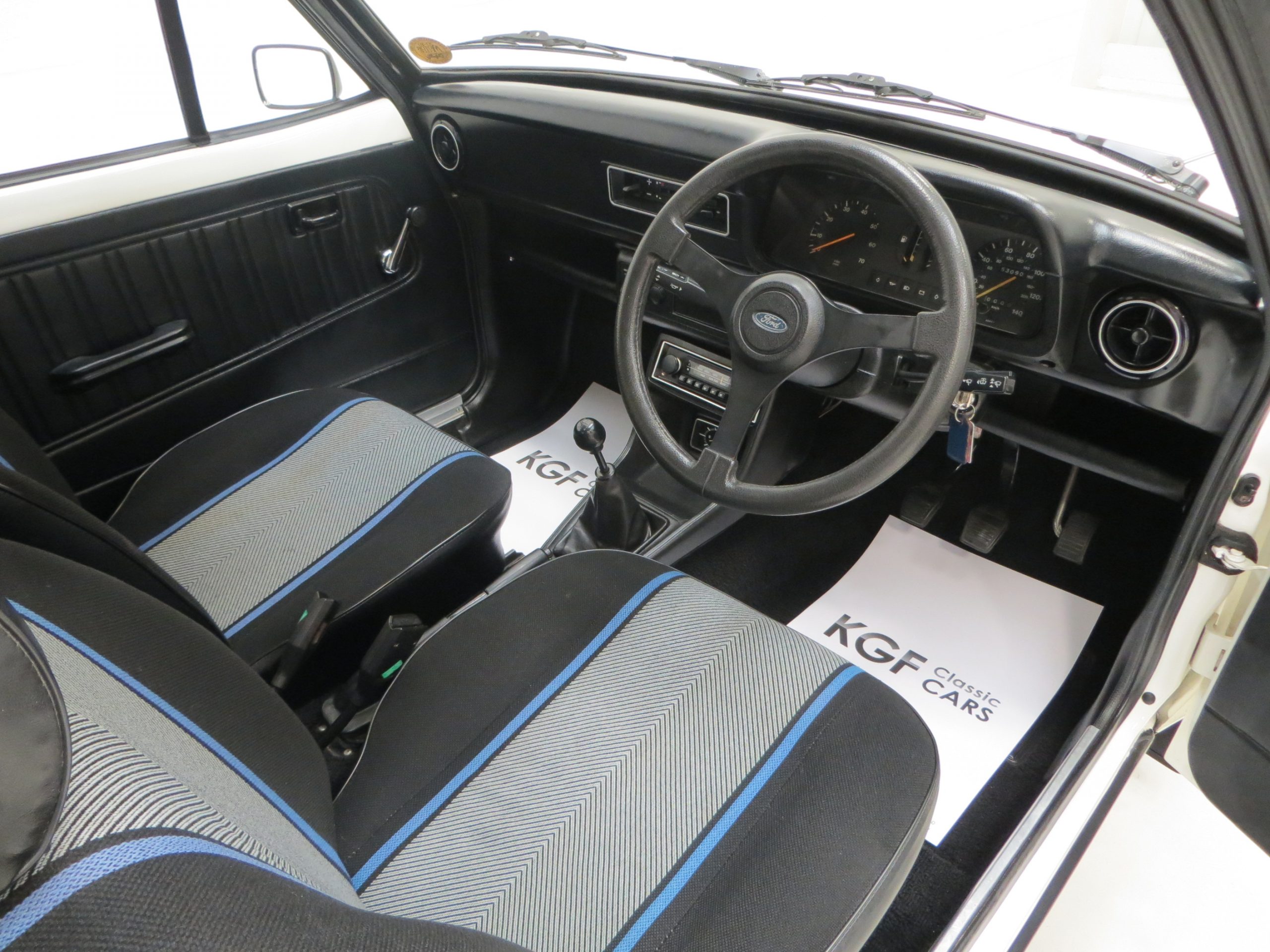 what is ford stock selling for now