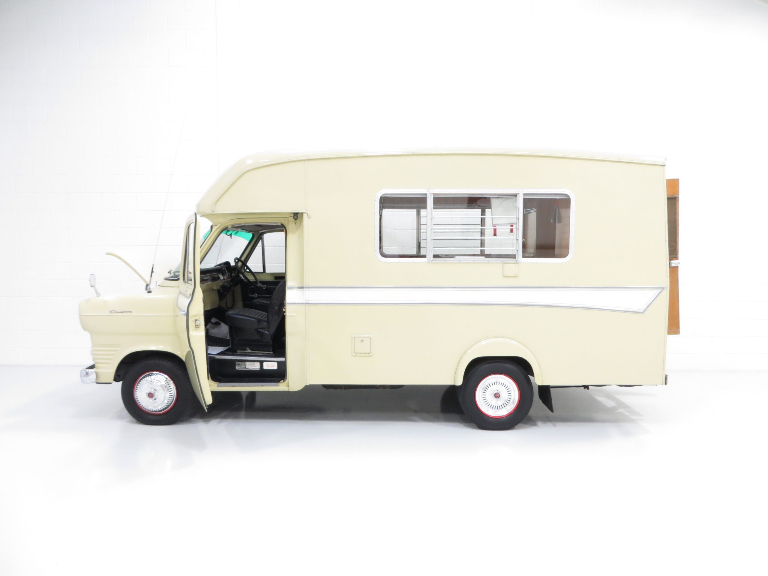 Ford Mk1 Transit Jennings Roadranger KGF