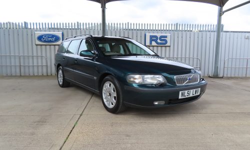 Feature image Volvo V70 2.4 SE