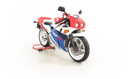 Feature image Honda VFR400R NC30